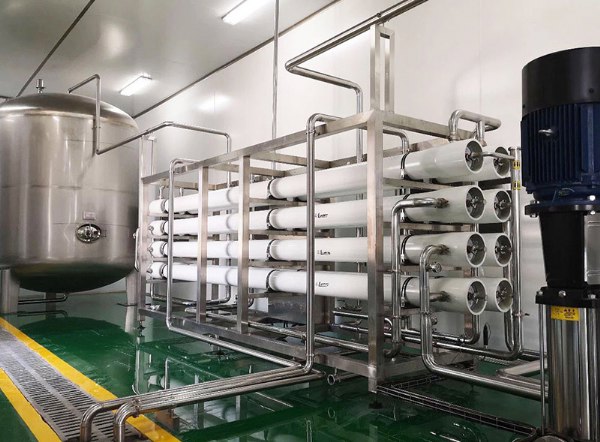 制藥工業(yè)的純化水設備跟普通的純水設備有什么區(qū)別？